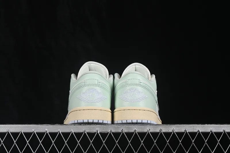 All categories Air Jordan Jordan series basketball shoes Air Jordan 1 Low G version pure original Air Jordan 1 Low AJ1 Joe 1 light blue color matching low-top cultural casual sneakers DC0774-108